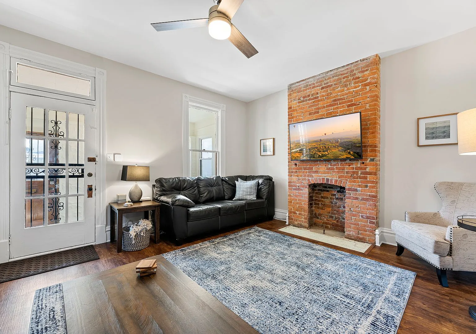 Large renovated brick home w/ new garage — Photo 3