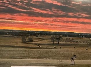 N8176 Kelly Rd, Brooklyn, WI 53521
