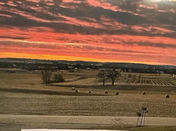 N8176 Kelly Road, Brooklyn, WI 53521