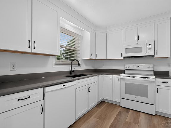 3rd image of 121 Biscoe Dr