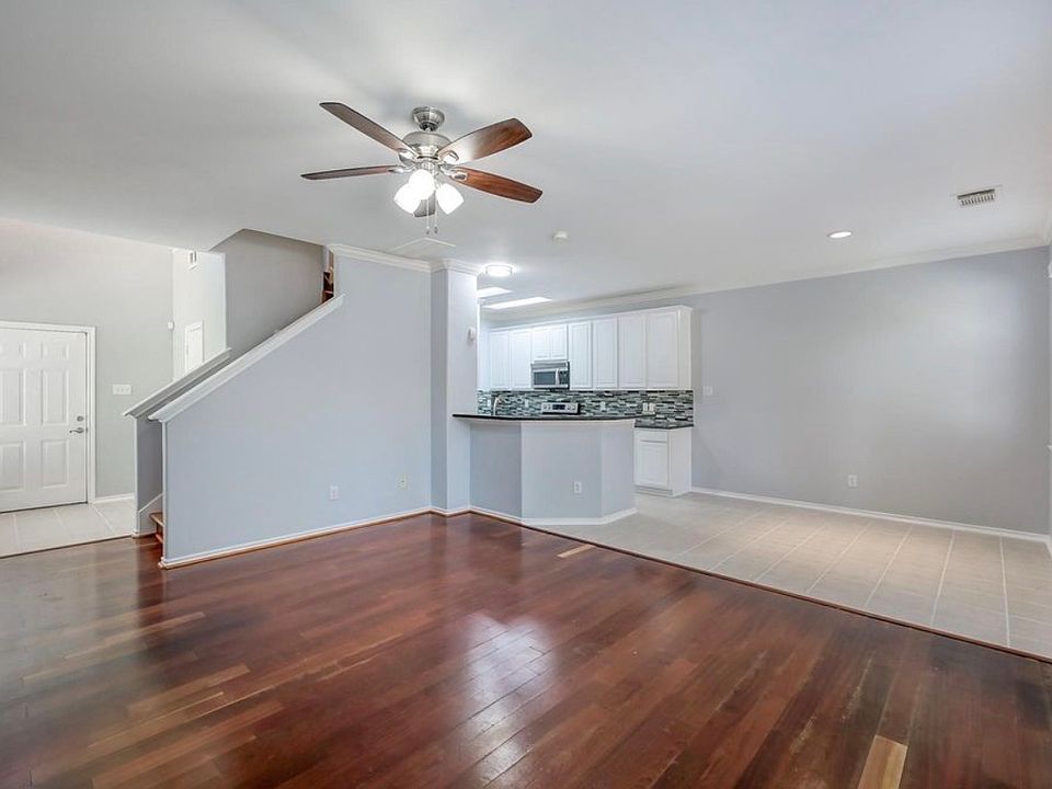 1st image of 3 Peachridge Pl