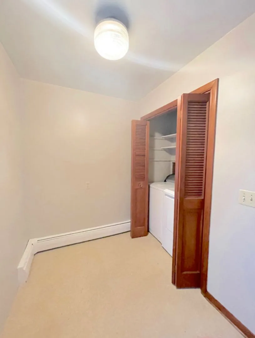 2 Bed Room 1 Bath — Photo 4