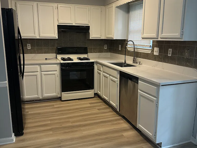 1016 Huntington Trce SE — Photo 17