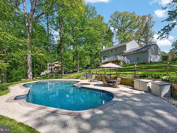 2nd image of 634 Pancoast Ln