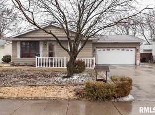 800 14th Pl, Camanche, IA 52730