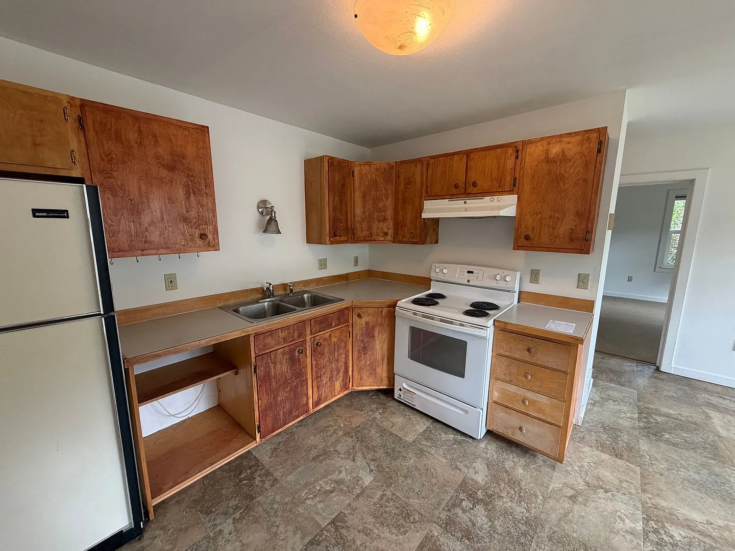 703 E. Lamme — Photo 4