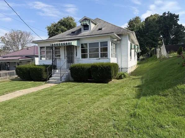 21 Summit St, Glouster, OH 45732