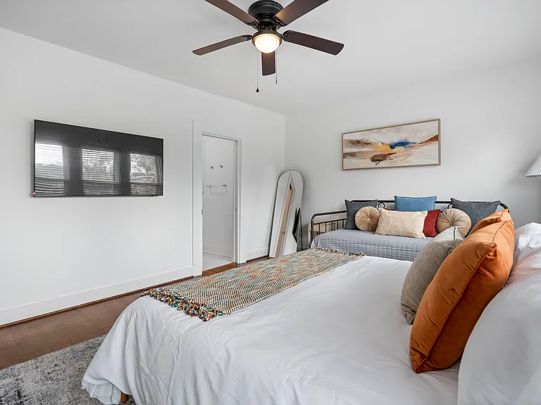 5800 Oram St #5800 — Photo 21