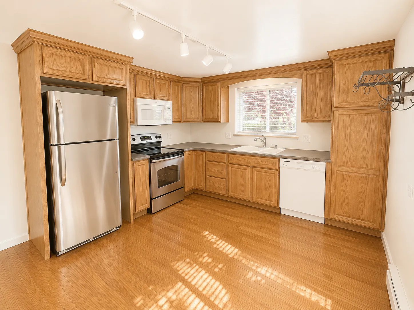 2 bed, 1.5 bath, 1100 sqft, $1,995 — Photo 2