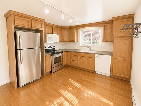 2nd image of 1385 Everett Ct