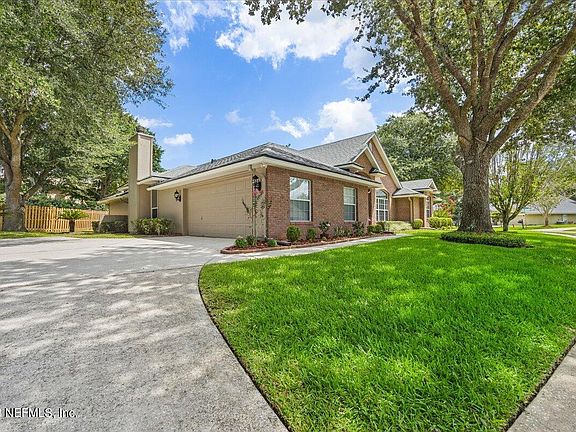 2nd image of 5733 LAKE FERN Drive S
