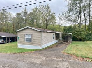 920 Creekside Dr #9, Newcomerstown, OH 43832