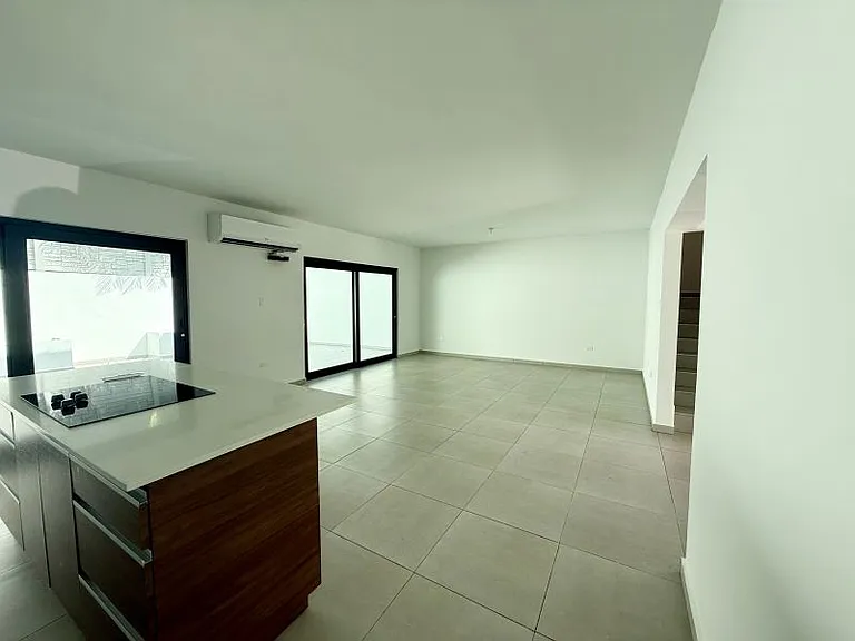 Urb Garden Court F6 Calle Francia — Photo 3