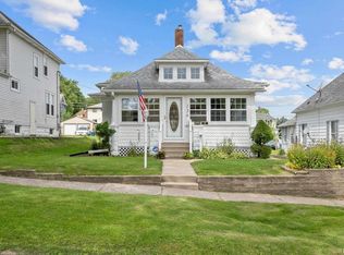 136 6th St, Silvis, IL 61282