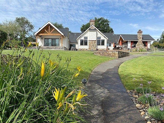 2nd image of 558 Willowside Rd