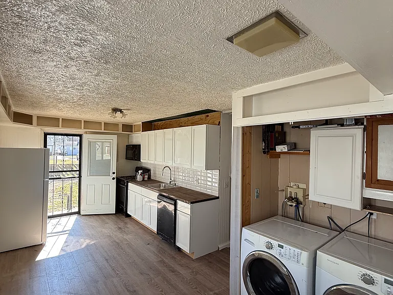 11330 Packard Ave — Photo 7