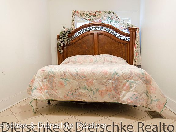 4th image of 109 E Twohig Ave APT 3