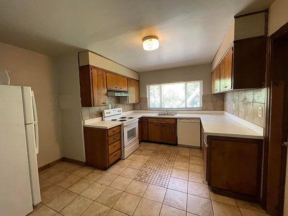 4th image of 2210 W Tennessee St