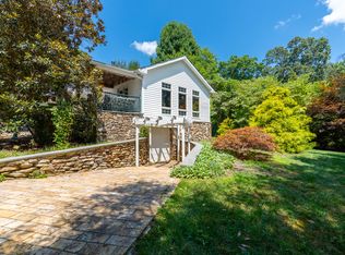 16 Old Bee Tree Rd, Swannanoa, NC 28778