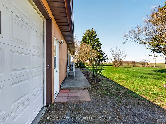 4th image of 2268 McIntyre Rd