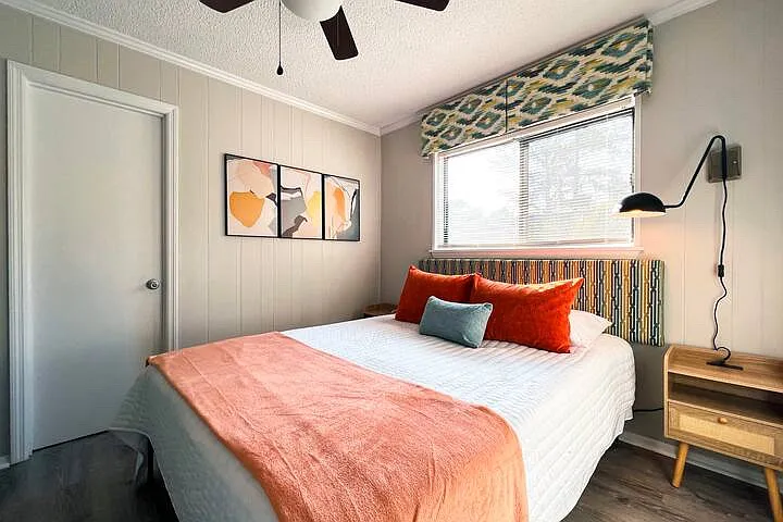 2 bed, 864 sqft, $2,300 — Photo 3
