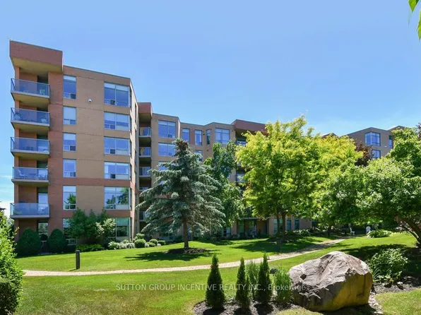 4 Briar Hill Hts #502, New Tecumseth, ON L9R 1Z7