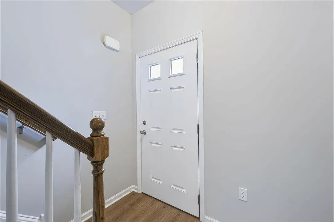 3 bed, 2.5 bath, 1461 sqft, $2,500 — Photo 3