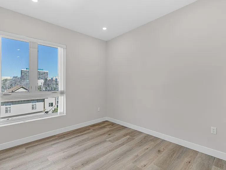 825 Coronado-Building — Photo 121