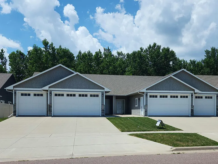 4515 S Dubuque Ave — Photo 1