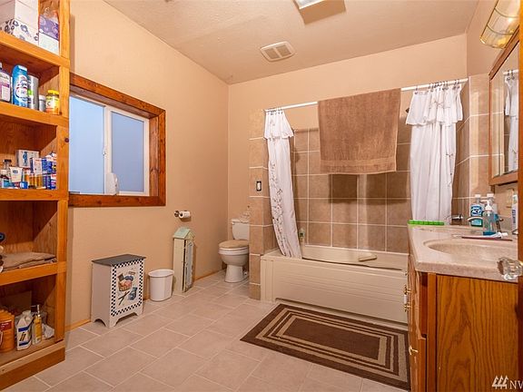 4th image of 806 E Pioneer Ave