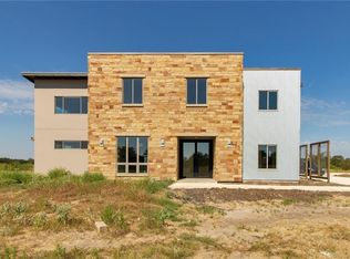 121 Lakeview Cir, Lockhart, TX 78644