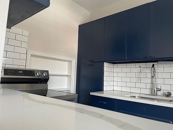 4th image of 808 W 38th St #12