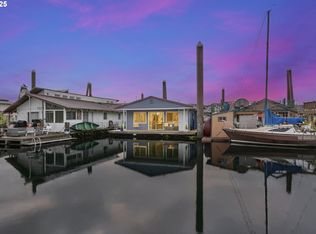 11630 N Island Cove Ln, Portland, OR 97217