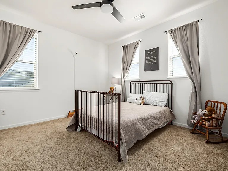 943 W Hopkins Dr — Photo 54