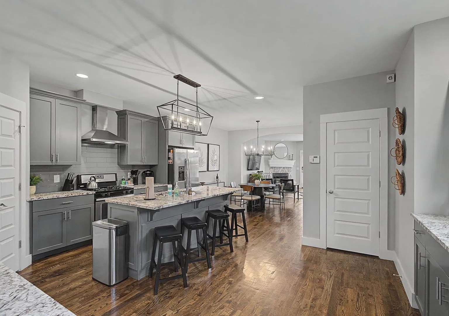 $4,195 per month | Fully Furnished in Germantown | 6 Month+ Leases Available — Photo 3