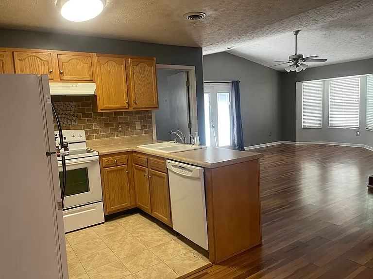 7634 Chatham Cir — Photo 5