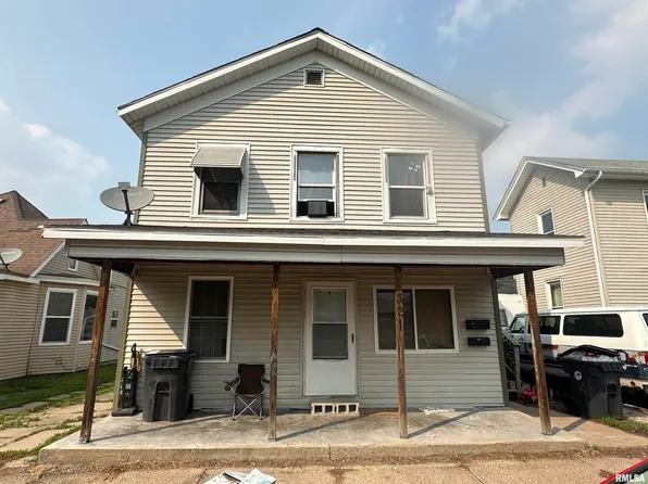 321 Caroline St, Pekin, IL 61554