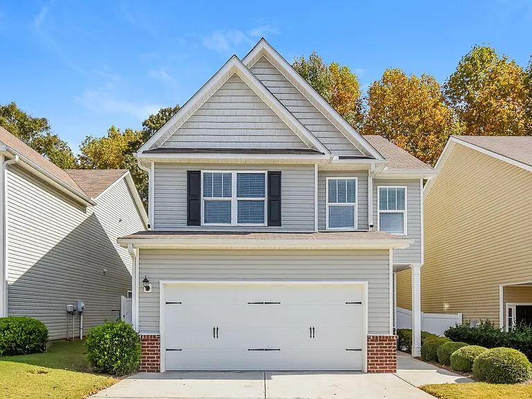 504 Hillcrest Cir — Photo 1