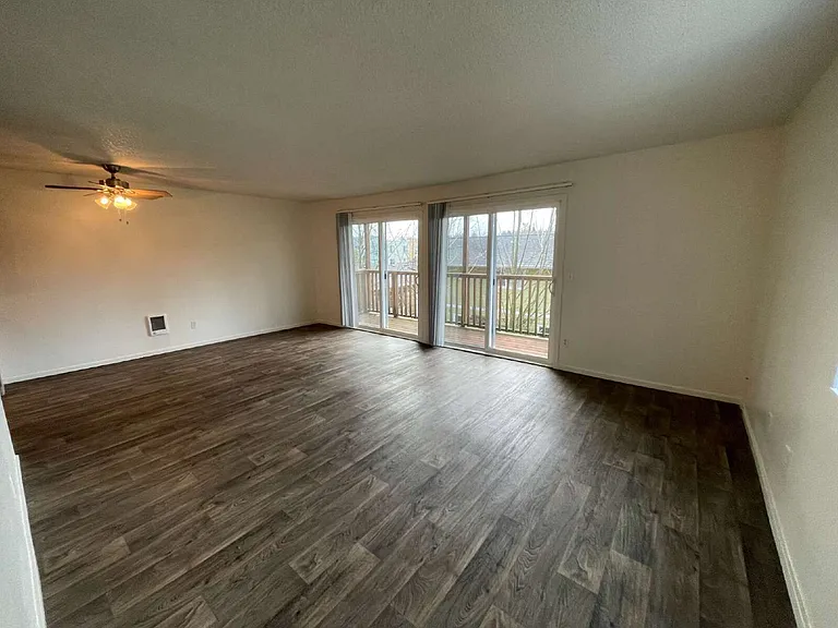 3153 SW Dolph Ct #14 — Photo 4