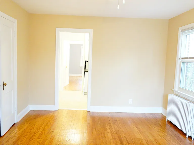 8210 Greenwood Ave — Photo 17