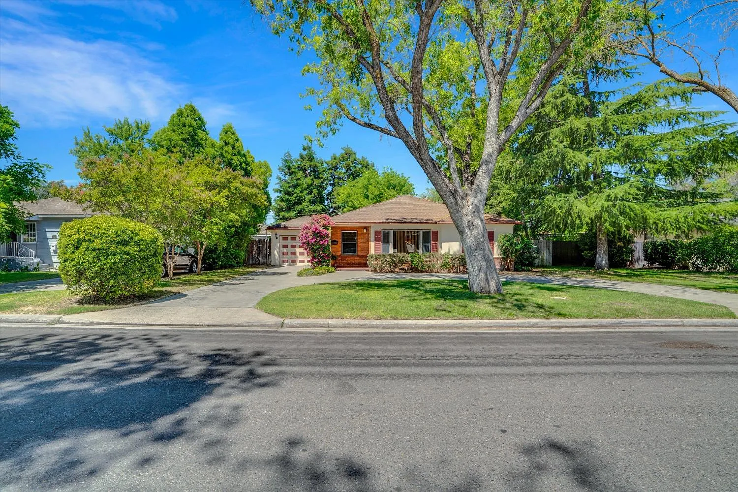135 Wilson Ave photo 1