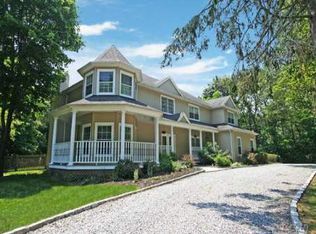 14 Scrub Oak Rd, Quogue, NY 11959