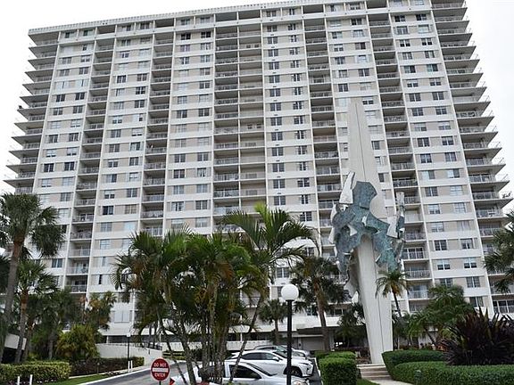 3rd image of 300 Bayview Dr Ph 09