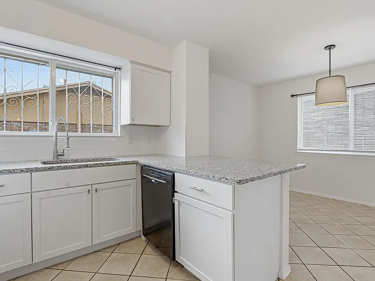 10837 Gemstone St — Photo 10