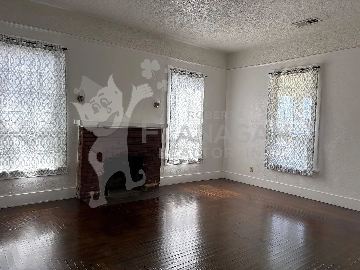 321 W 19th Street — Photo 2