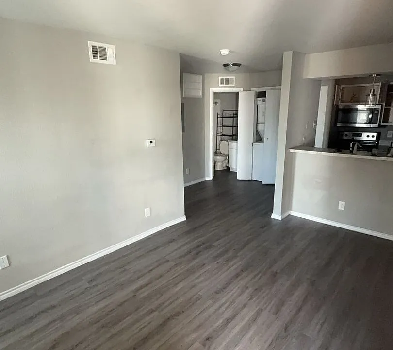 9520 Royal Ln #220