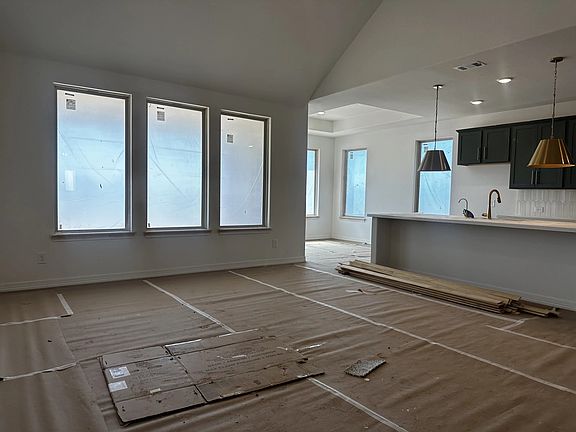 27415 Aster Green Drive Interior Image 5