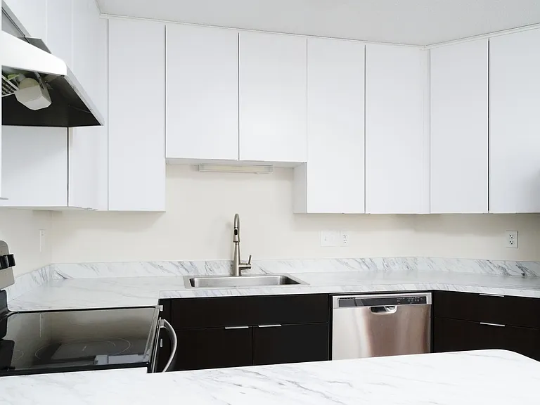 Hummingbird Cove Apartments — Photo 15