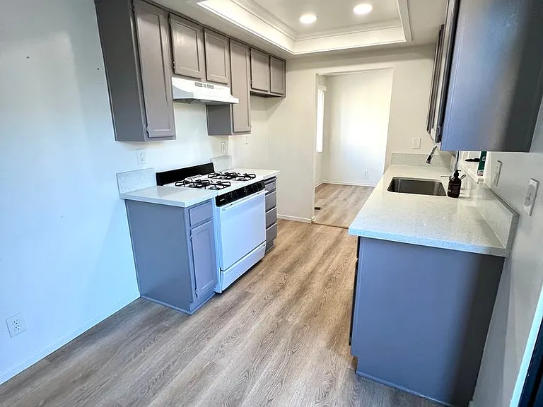 7921 Moonshadow Cir — Photo 2
