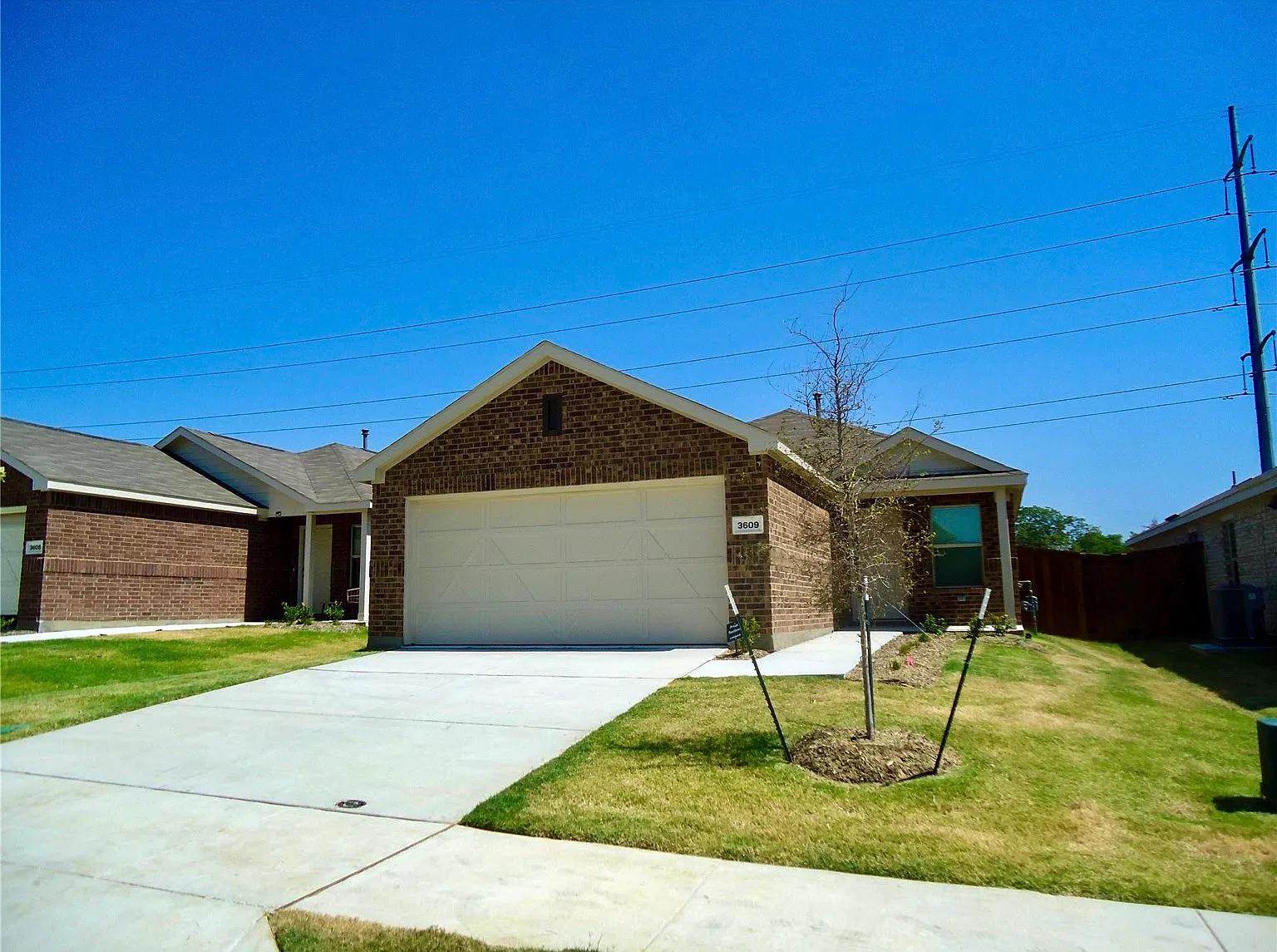 3 bed, 1320 sqft, $2,100 — Photo 1